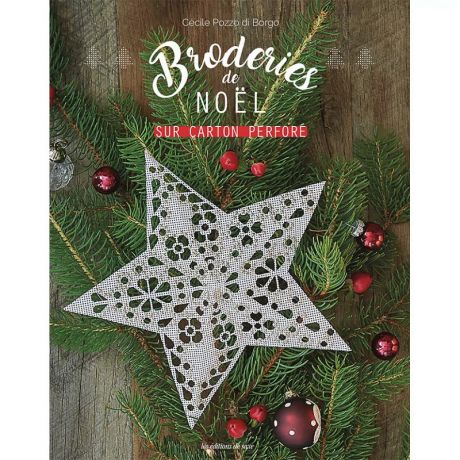Broderies de Noël sur carton perfore