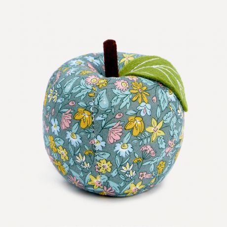 Pique-�pingle pomme en tissu Liberty Fabrics