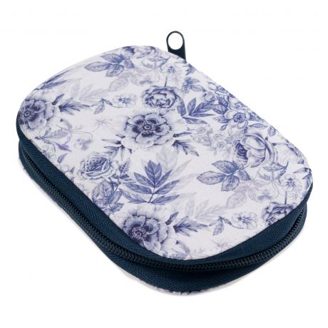 Pochette couture garnie d'accessoires fleuris