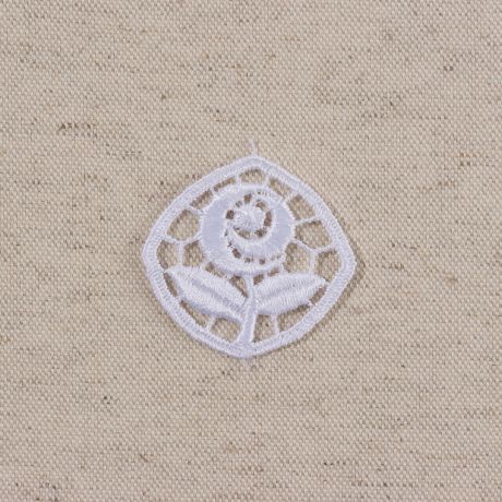 Appliqu� � coudre en guipure blanc cass� x 6 pi�ces