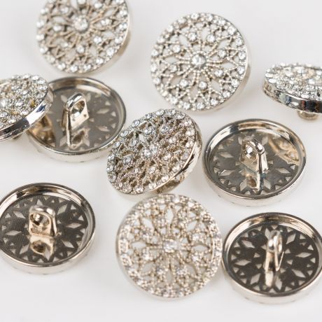 Bouton strass à queue