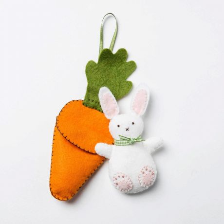 Mini kit feutrine petit lapin dans son lit carotte